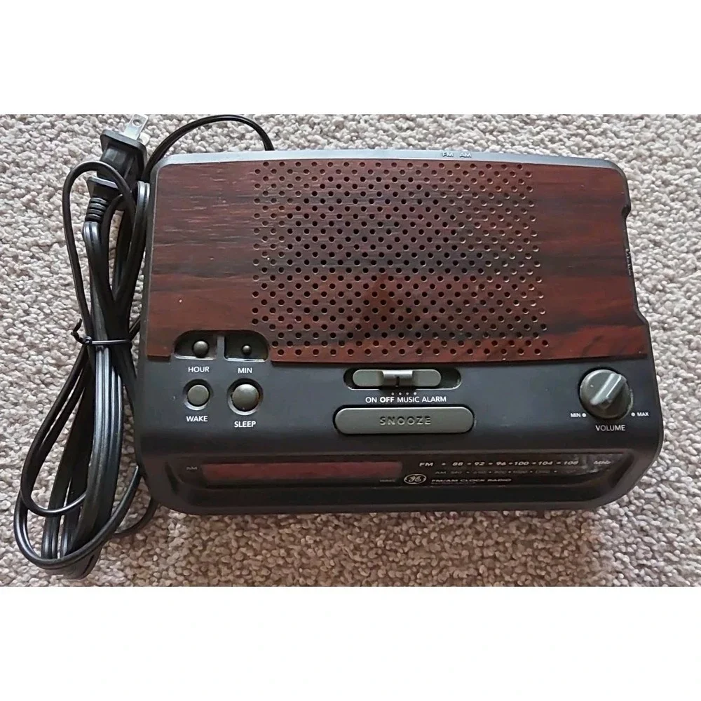 Vintage GE Digital Alarm Clock Radio AM FM Woodgrain‎ Model 7-4613A TESTED